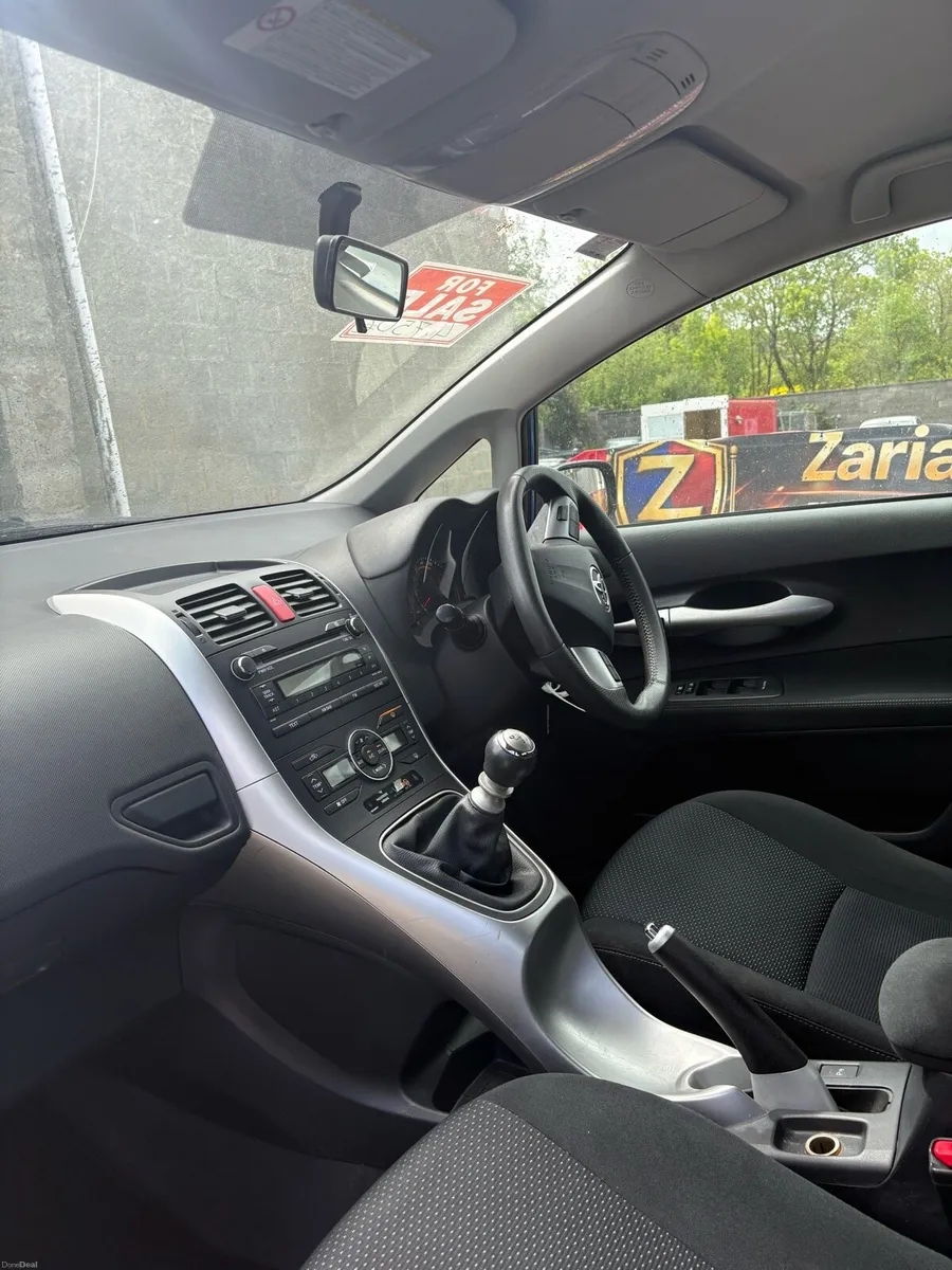 2012 Toyota Auris — cheap tax , drives perfect - Image 4