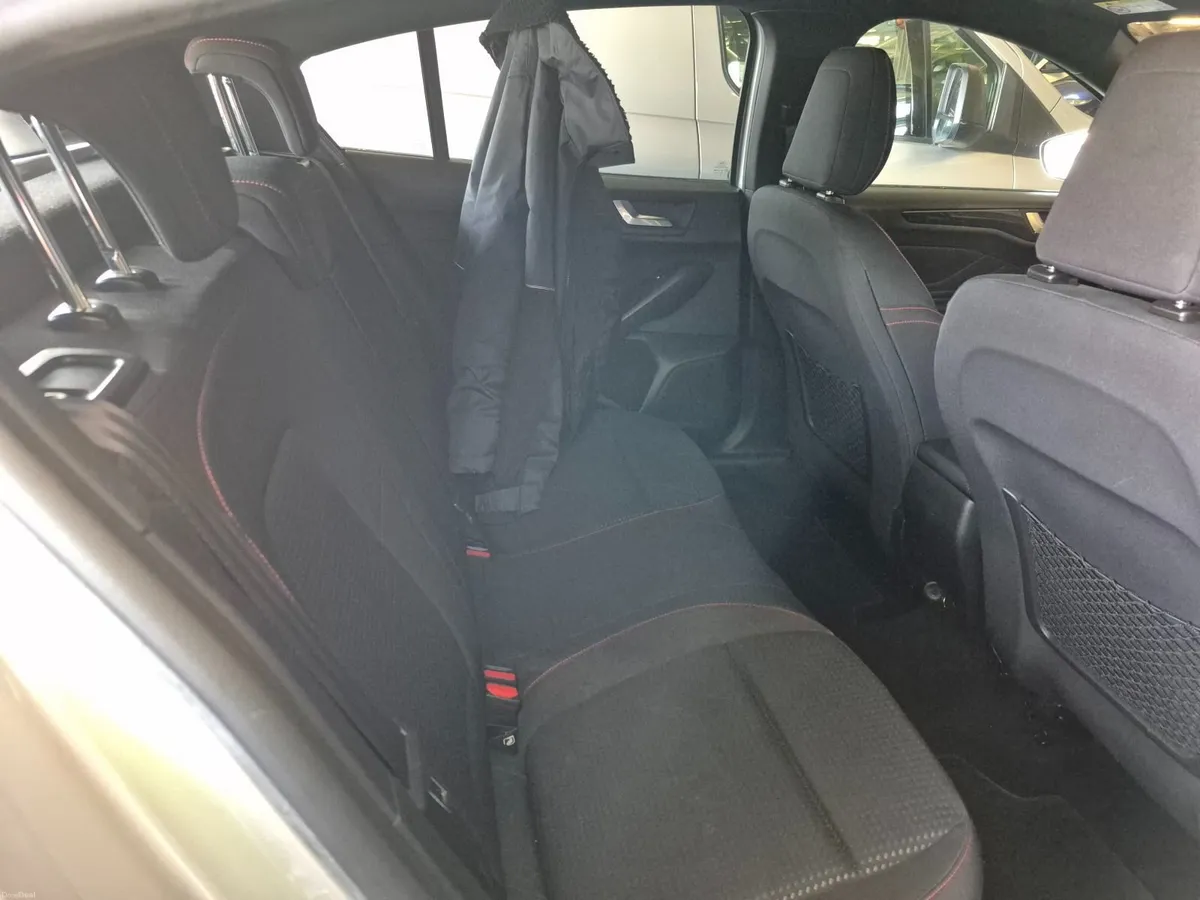 Ford Focus 2019 - Image 2