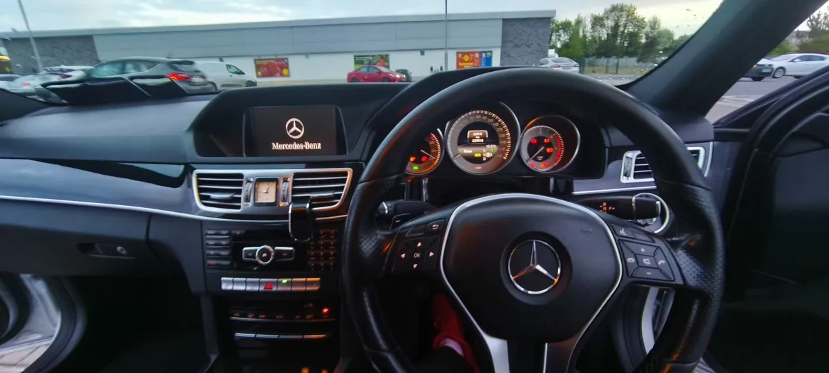Mercedes-Benz E-Class 2013 - Image 2