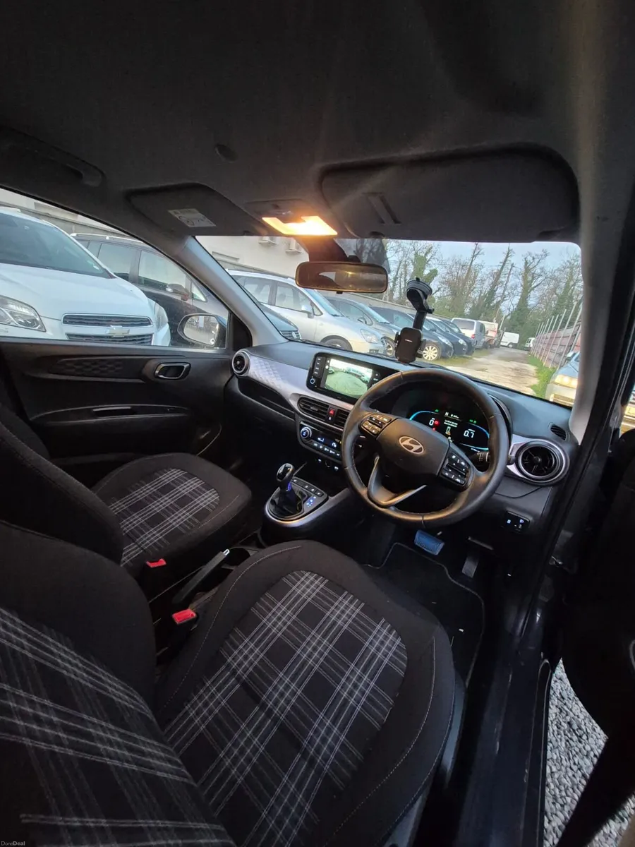 Hyundai  I10 Premu  2025 auto - Image 3