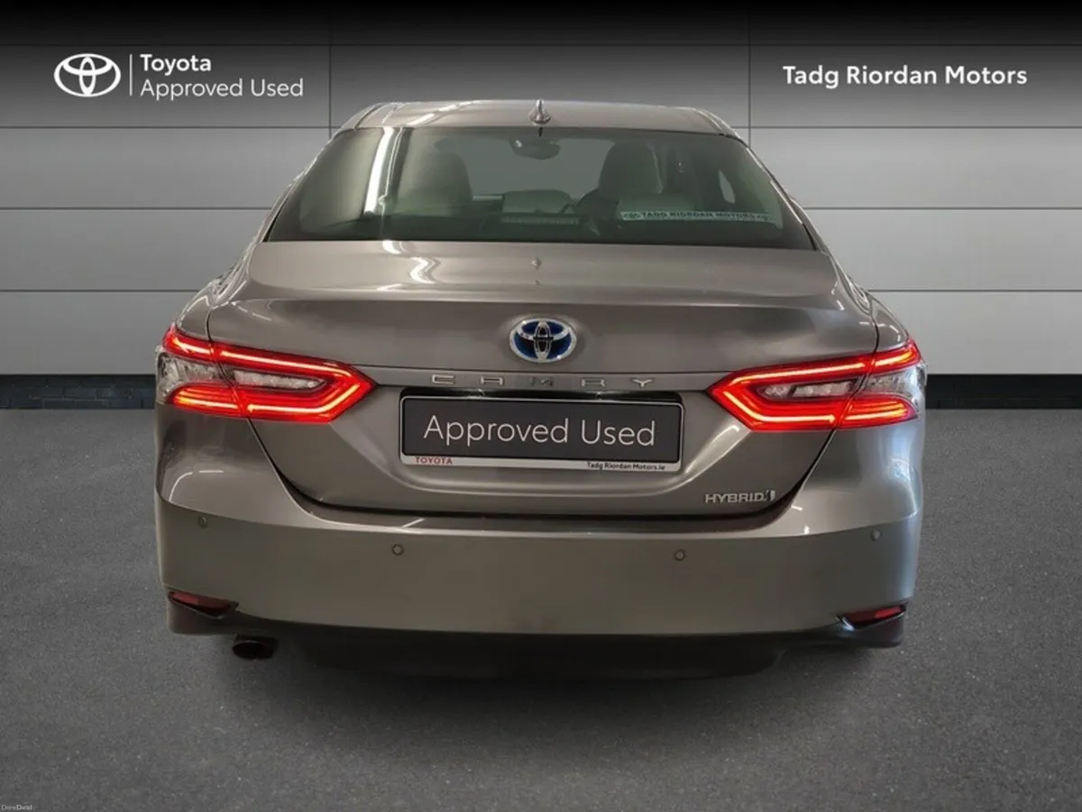 Toyota Camry PLATINUM EDITION 4 4DR AUTO - Image 4