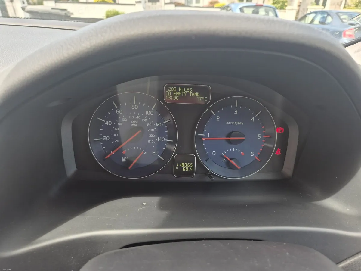 Volvo S40 2011 - Image 1
