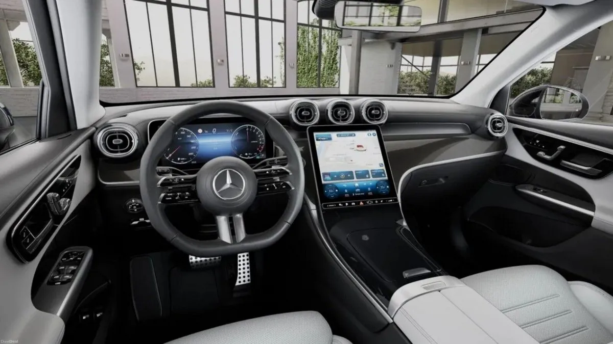 Mercedes-Benz GLC GLC 300 e 4MATIC EQ Hybrid Techn - Image 2