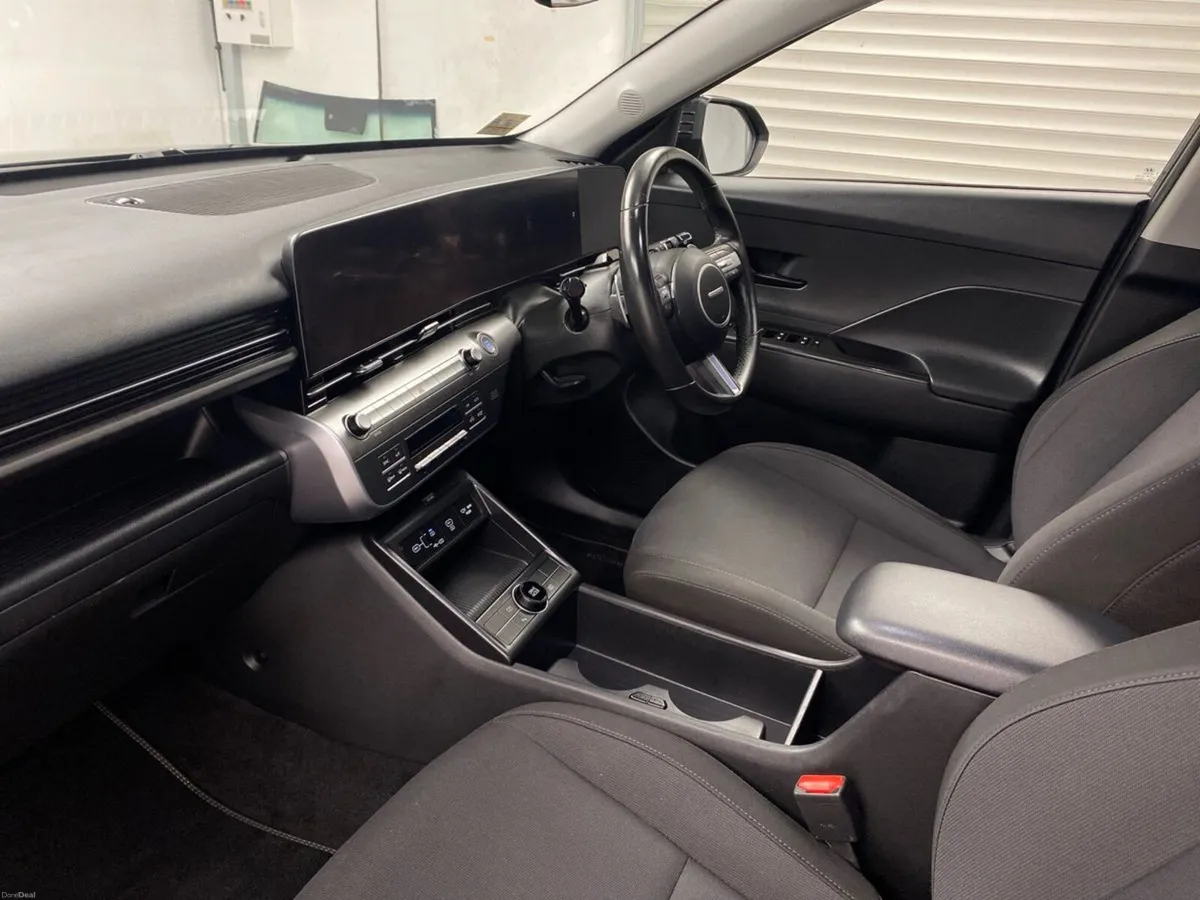 Hyundai KONA 1.6 Hybrid Signature Auto - Image 3