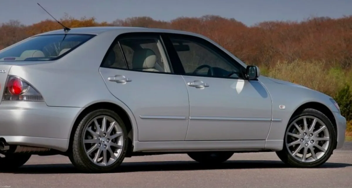 Lexus IS300 automatic - Image 2