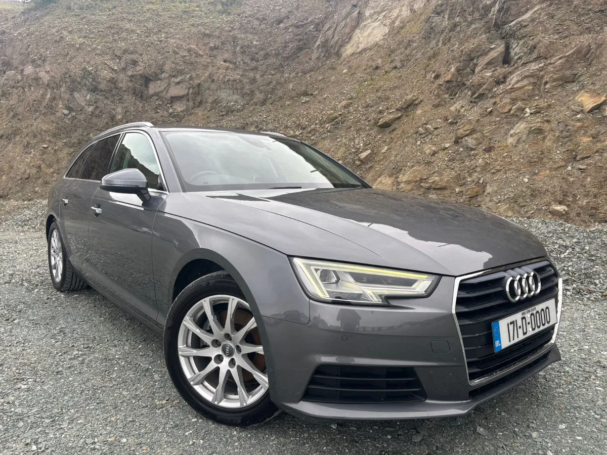 2017 AUDI A4 AVANT AUTO CREAM LEATHER - Image 1