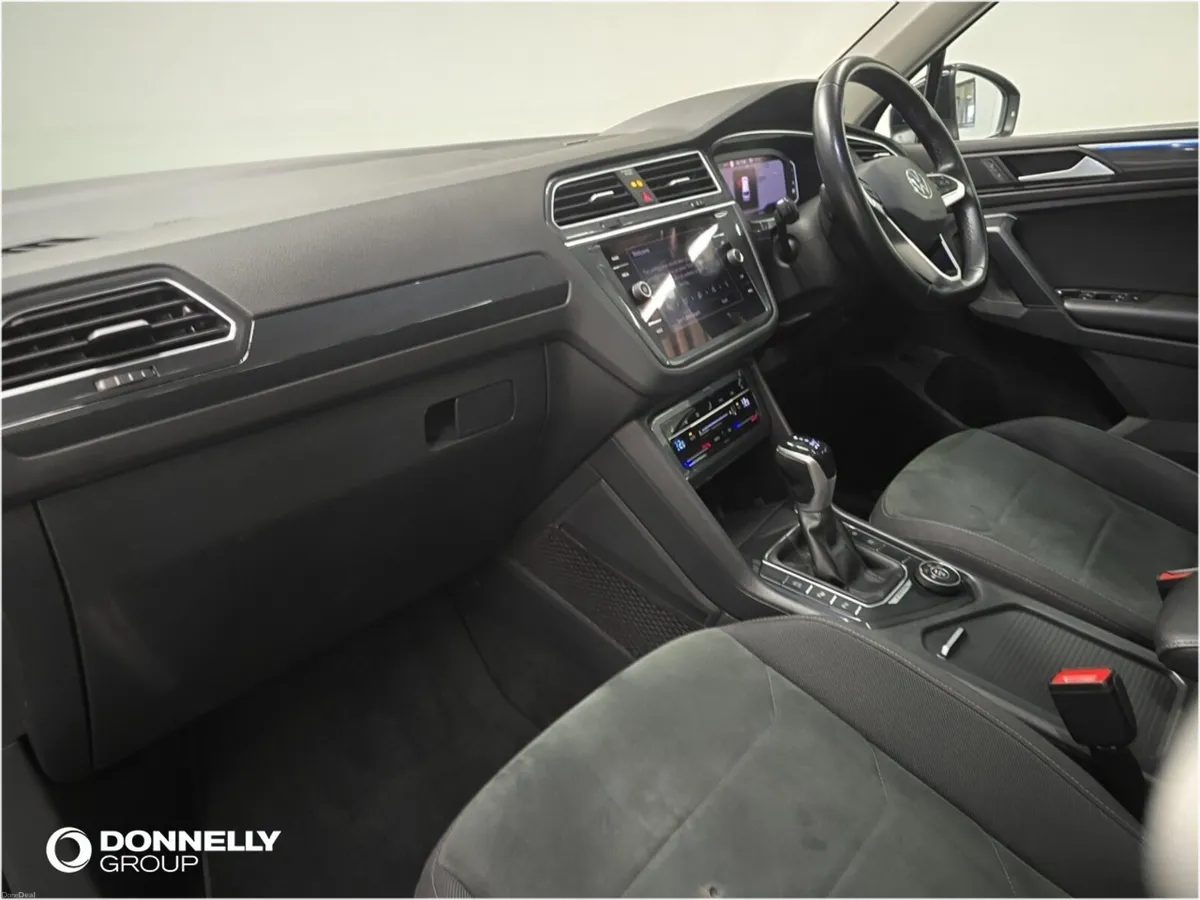 Volkswagen Tiguan Diesel Estate Elegance - Image 2