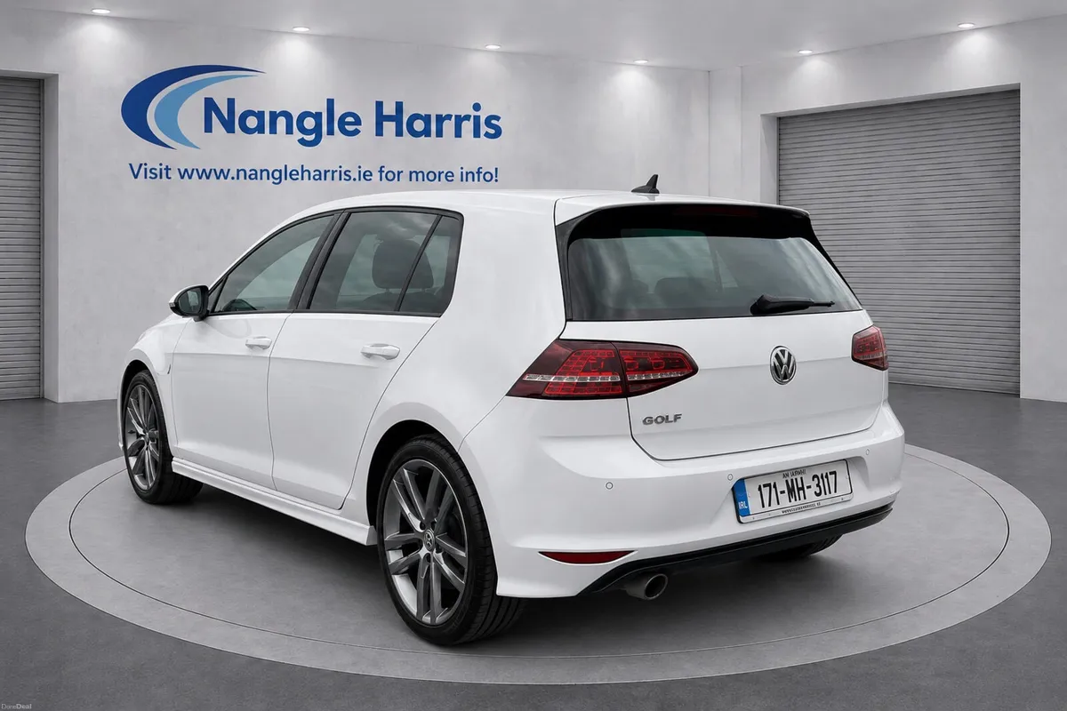 Volkswagen Golf LEATHER / SAT NAV - Image 3