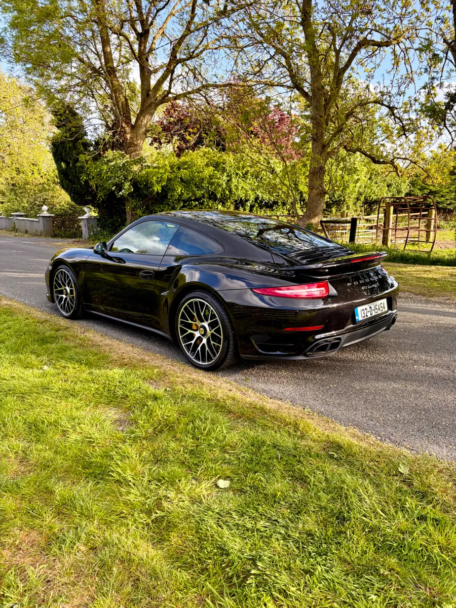 Exceptional Porsche 911 Turbo S (low mileage) - Image 6