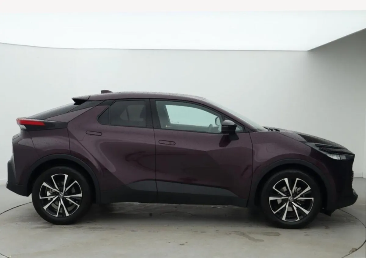 242 Toyota C-HR PHEV SPORT + - Image 2