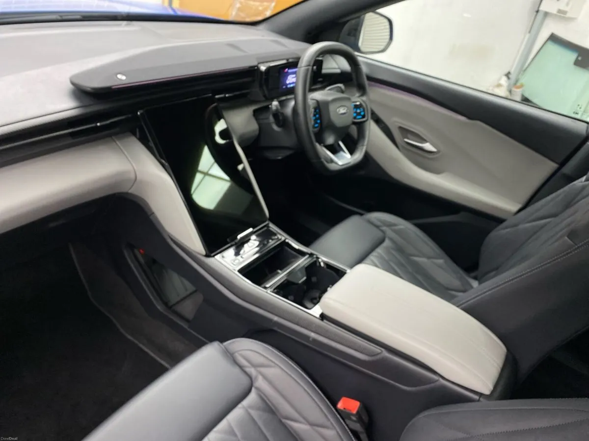 Ford Explorer Premium 77kWh, Extended Range, RWD - Image 3