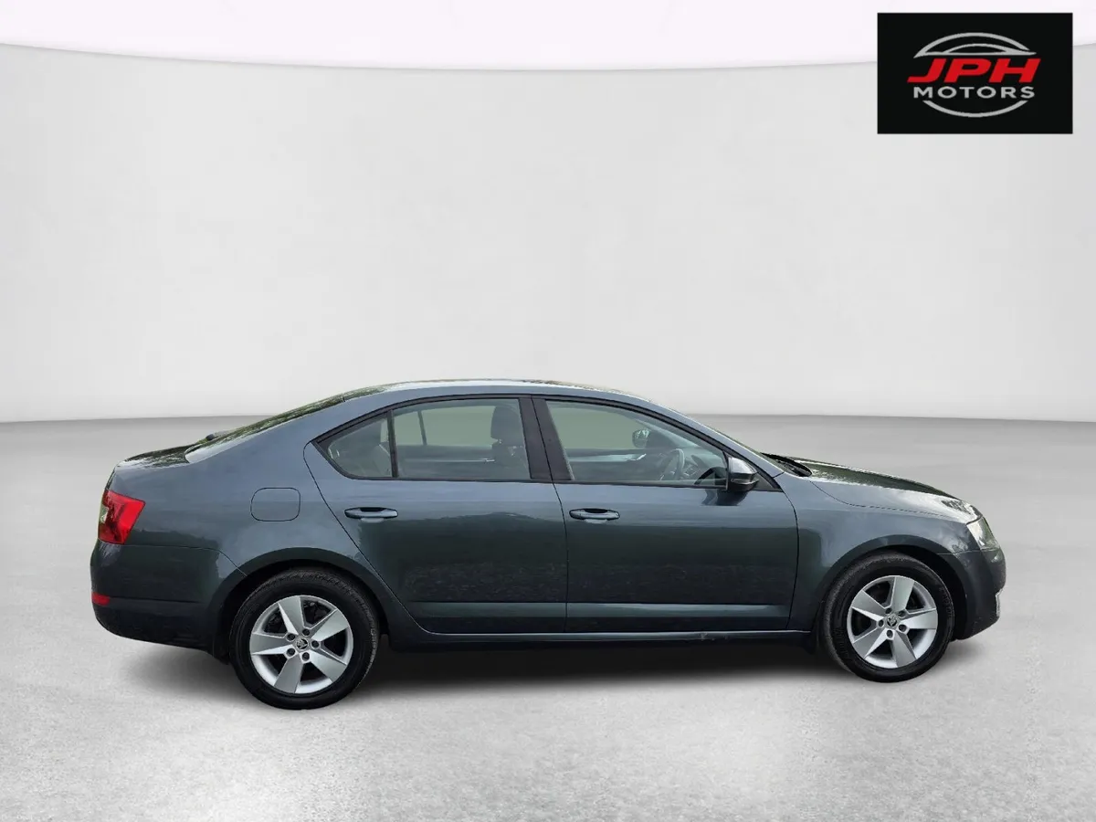 Skoda Octavia Automatic - Image 2