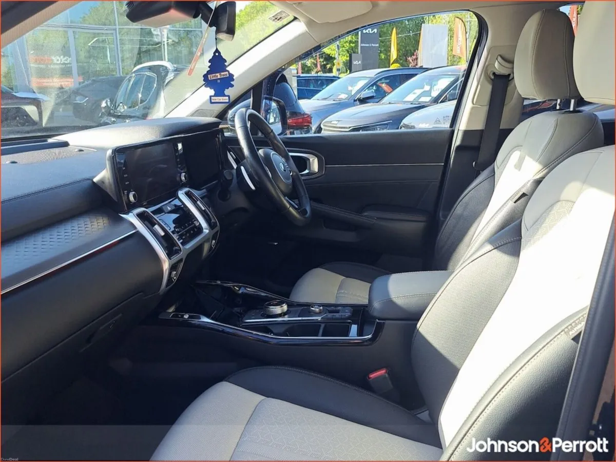 Kia Sorento 2.2 K4 4X2 Diesel 7 seats - Image 3
