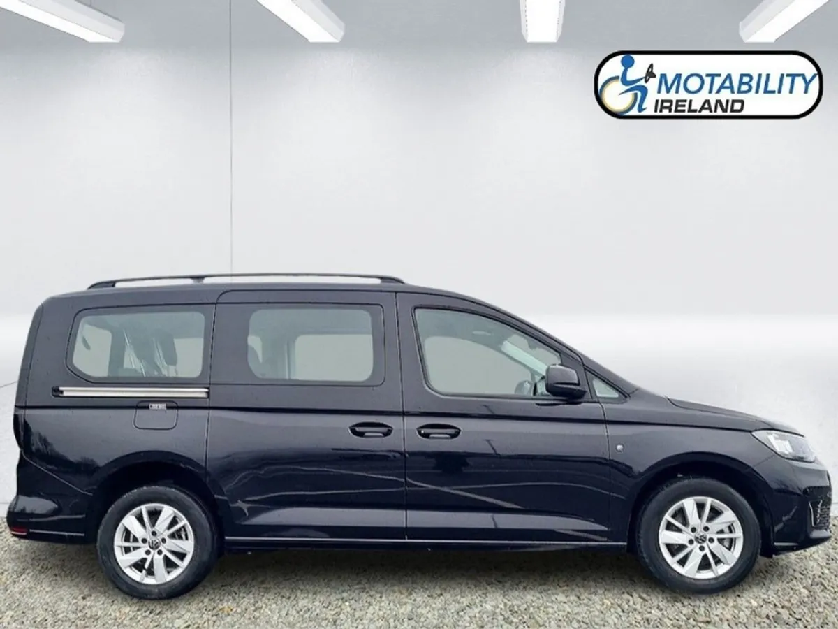 Volkswagen Caddy Maxi Life Wheelchair Accessible - Image 3