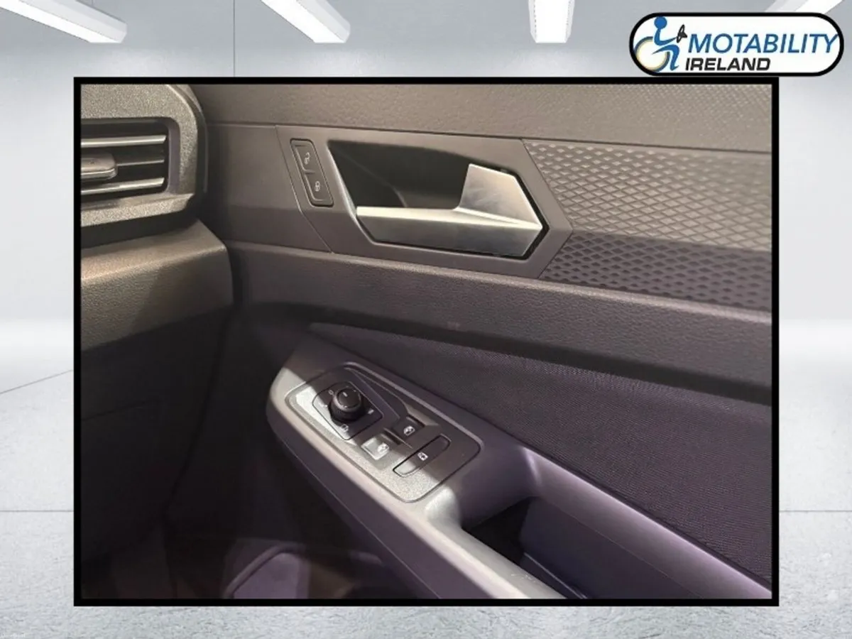 Volkswagen Caddy Maxi Life Wheelchair Accessible - Image 5