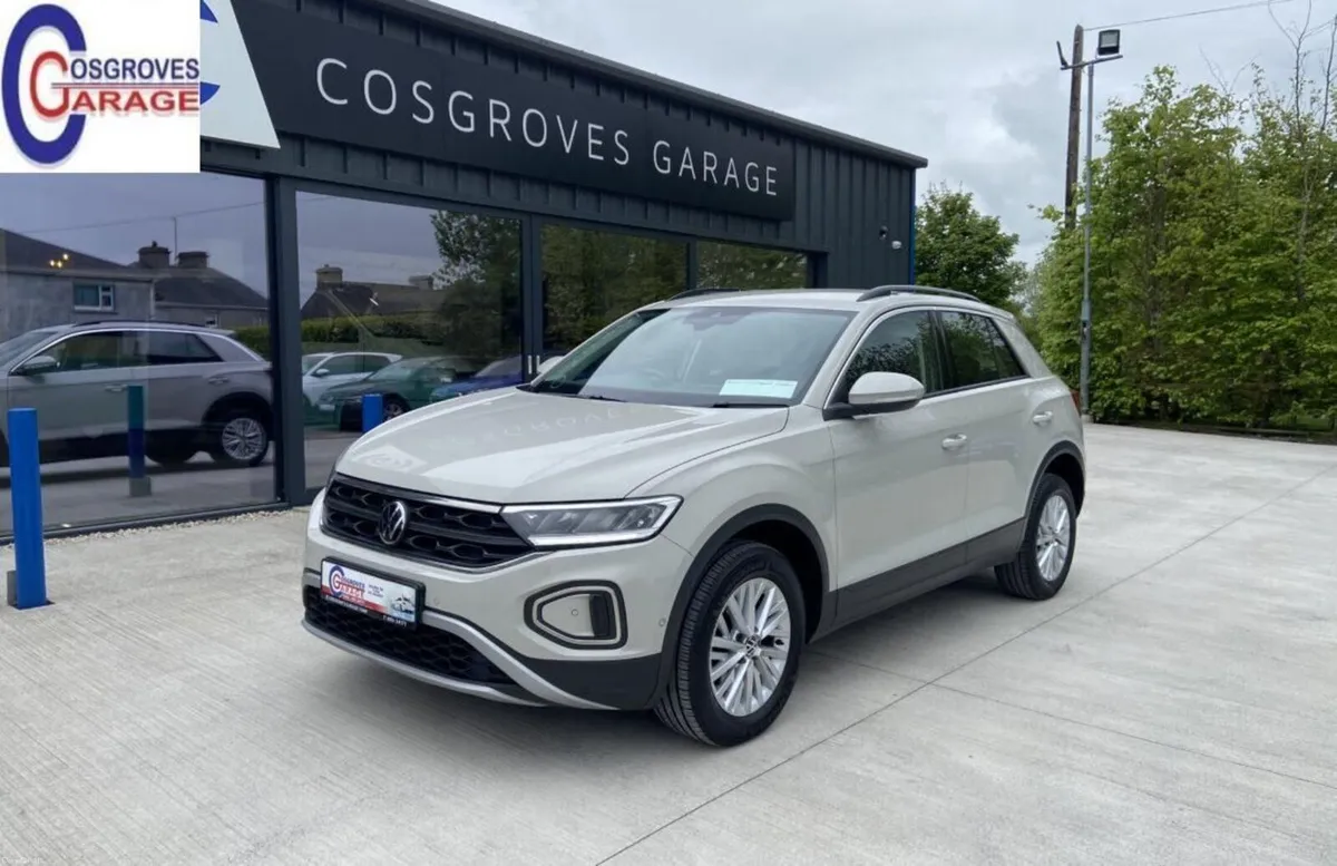 Volkswagen T-Roc 2023 - Image 1
