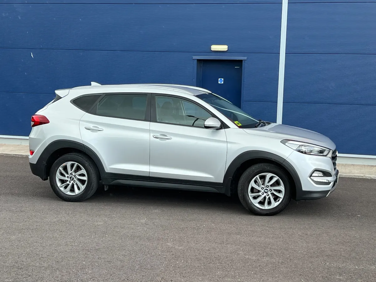 Hyundai Tucson 2018 Executive High spec FSH - Image 3