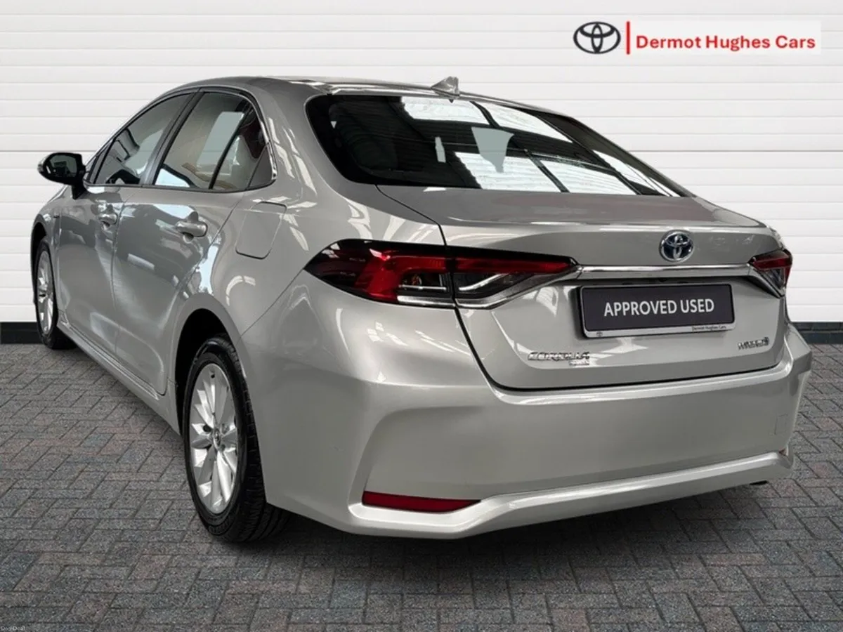 Toyota Corolla HYBRID LUNA SAL AUTO - Image 2