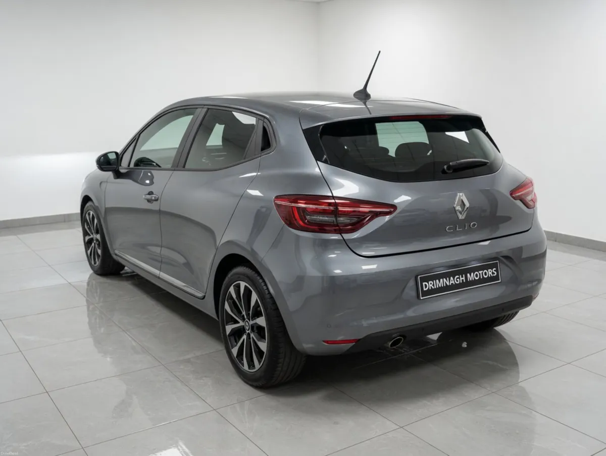 Renault Clio 2023 evolution - Image 2