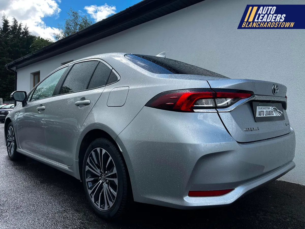 TOYOTA COROLLA 1.8 LUNA SPORT 126BHP HYBRID - Image 4