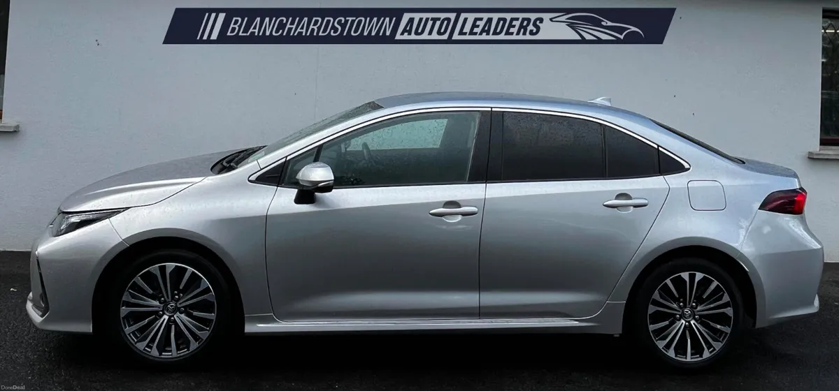TOYOTA COROLLA 1.8 LUNA SPORT 126BHP HYBRID - Image 2