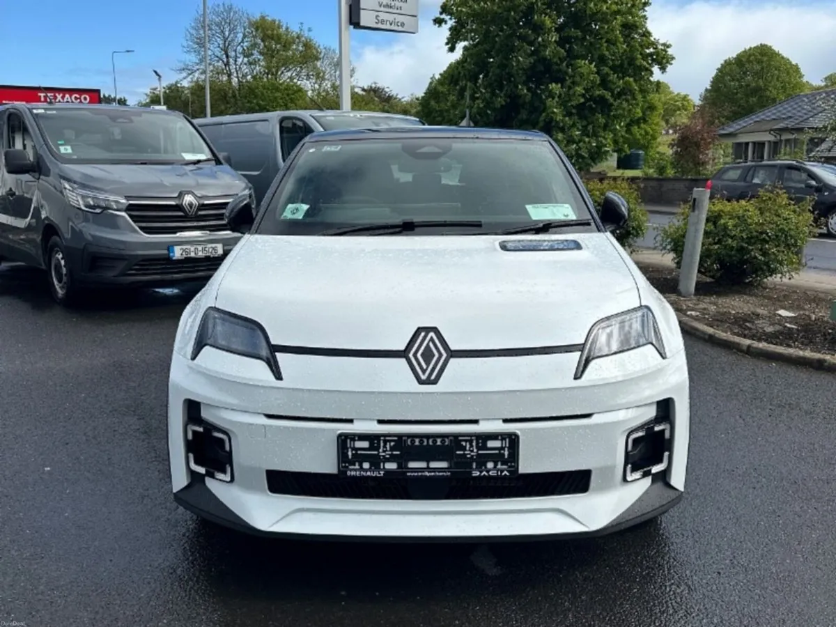 Renault 5 52KWH 150hp Techno - Image 4