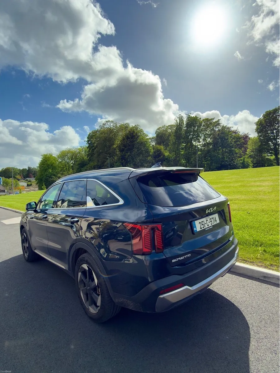 Kia Sorento PHEV 2025 - Image 2