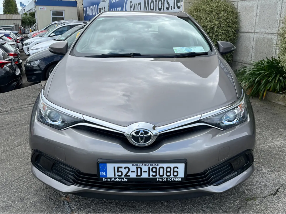 Toyota Auris TERRA 1.4 D4D DIESEL  //LOW MILES// - Image 3