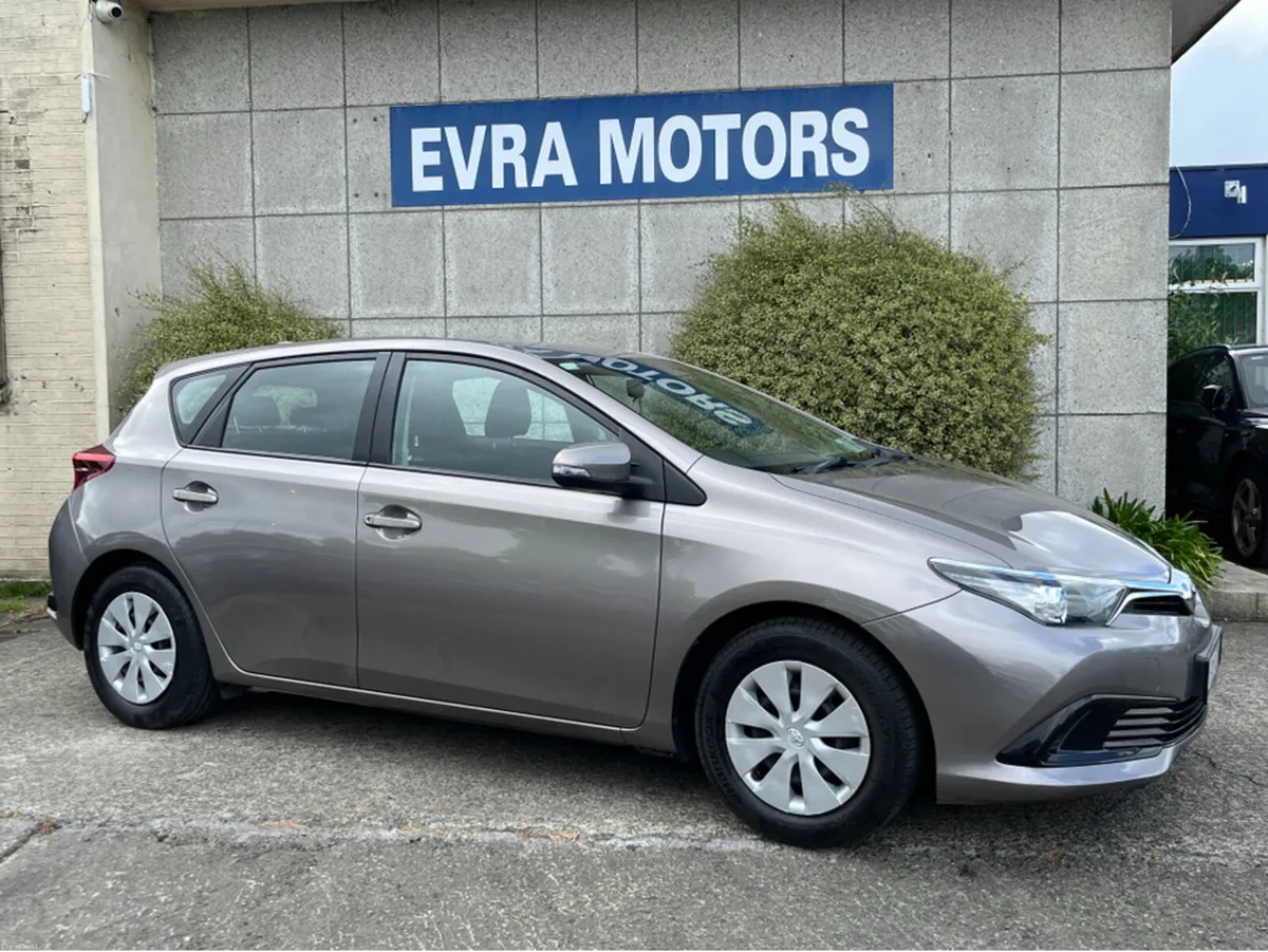 Toyota Auris TERRA 1.4 D4D DIESEL  //LOW MILES// - Image 4