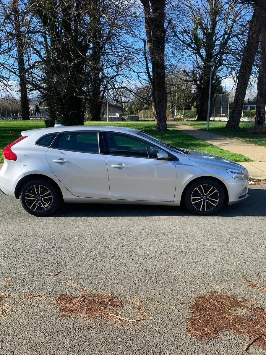 Volvo V40 2018 - Image 4