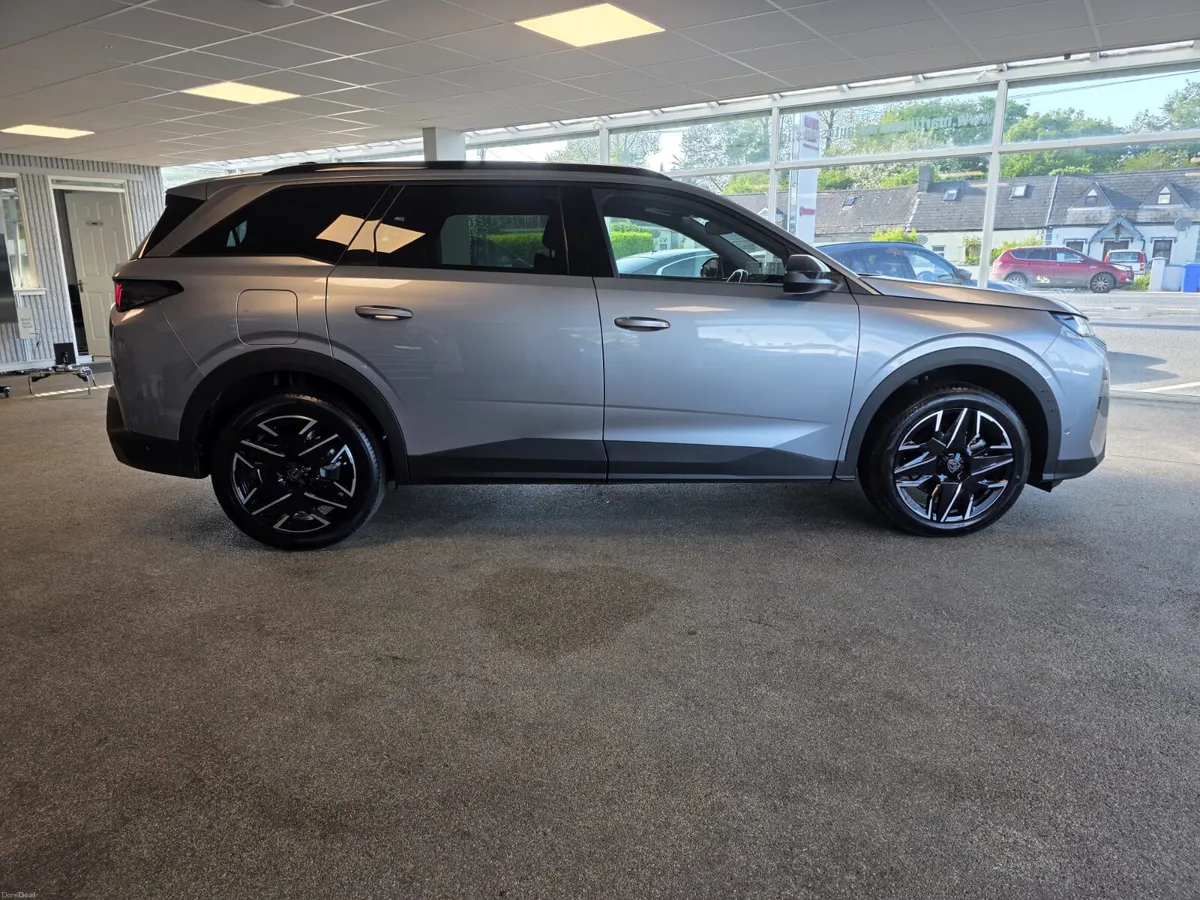Peugeot 5008 1.2 Petrol Phev Allure 145bhp 2025 - Image 5