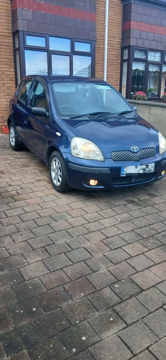 Toyota Yaris 2004 - Image 1