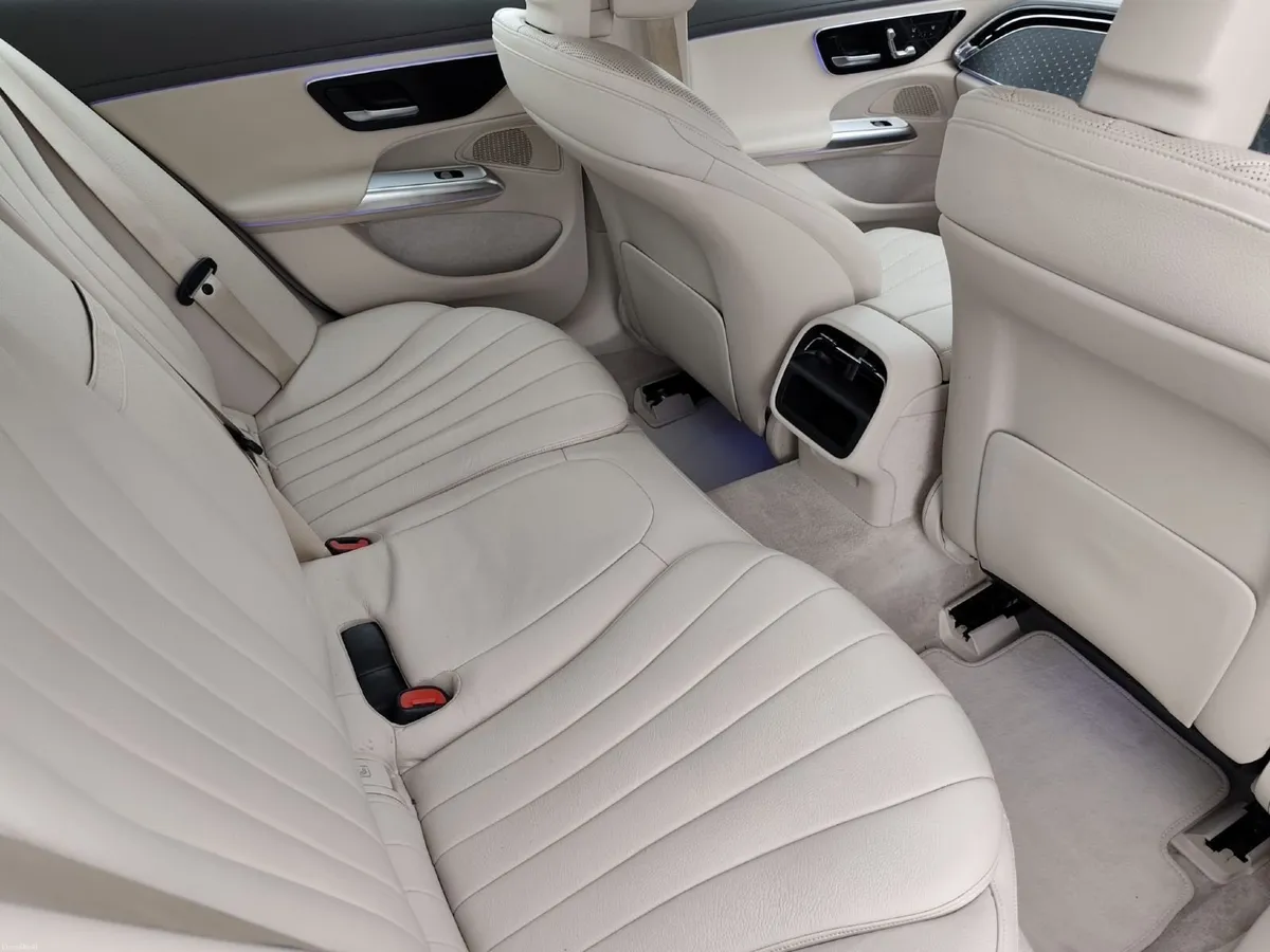 Mercedes-Benz E-Class 2024 - Image 4