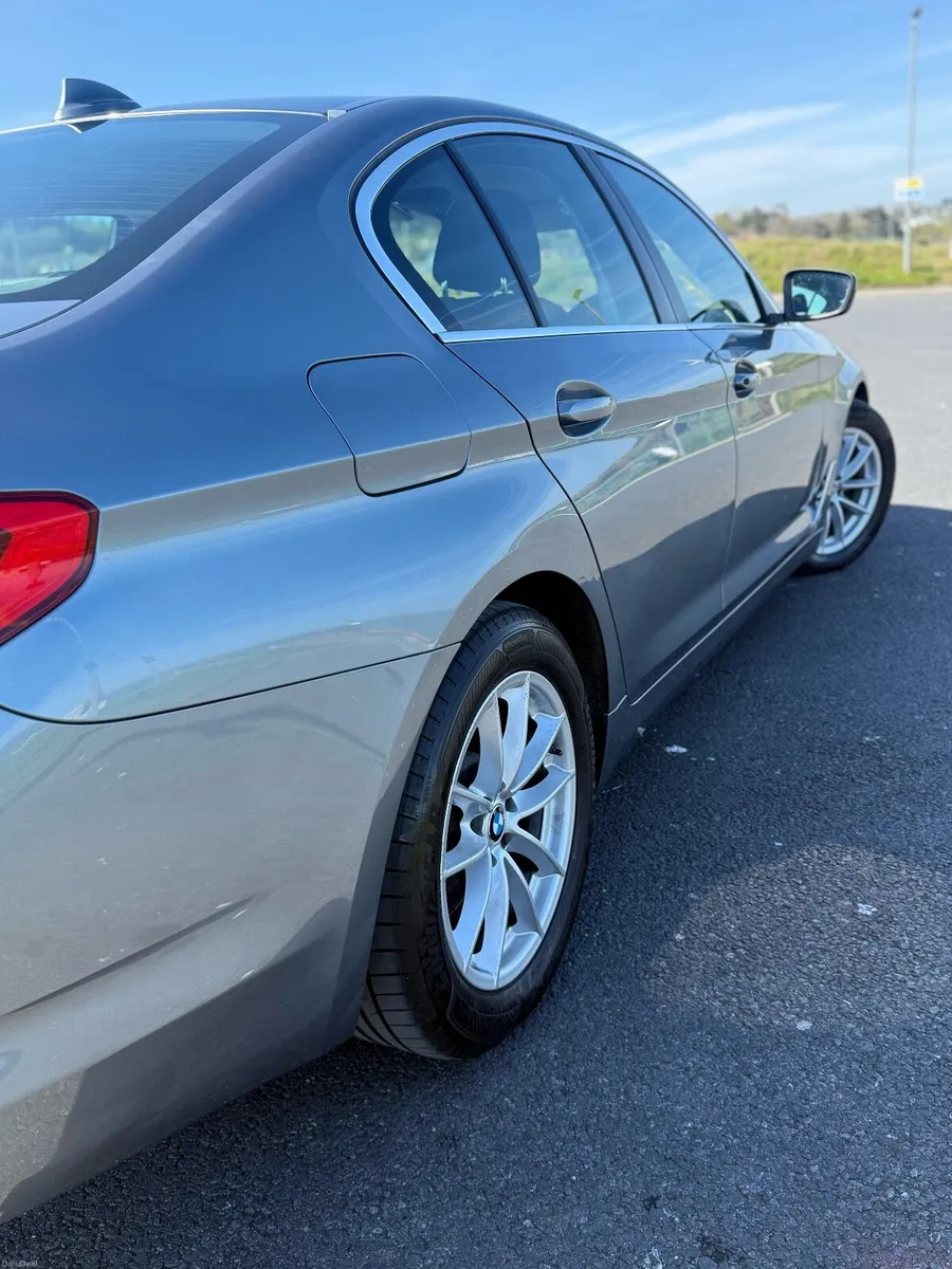 BMW 5-Series 2019 - Image 3