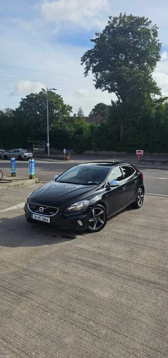 Volvo V40 Top Spec - Image 1