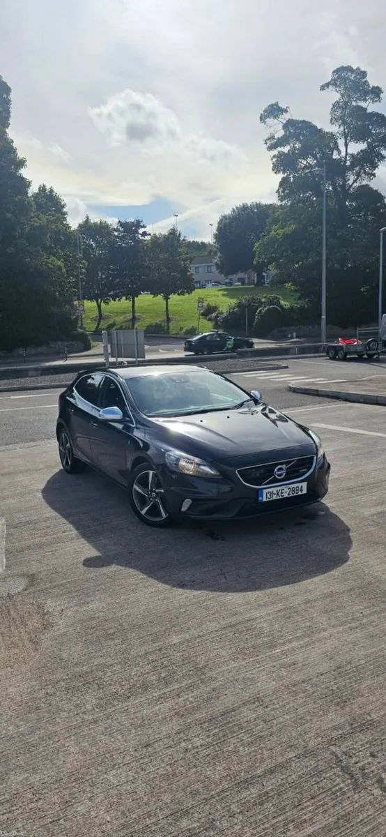 Volvo V40 Top Spec - Image 2