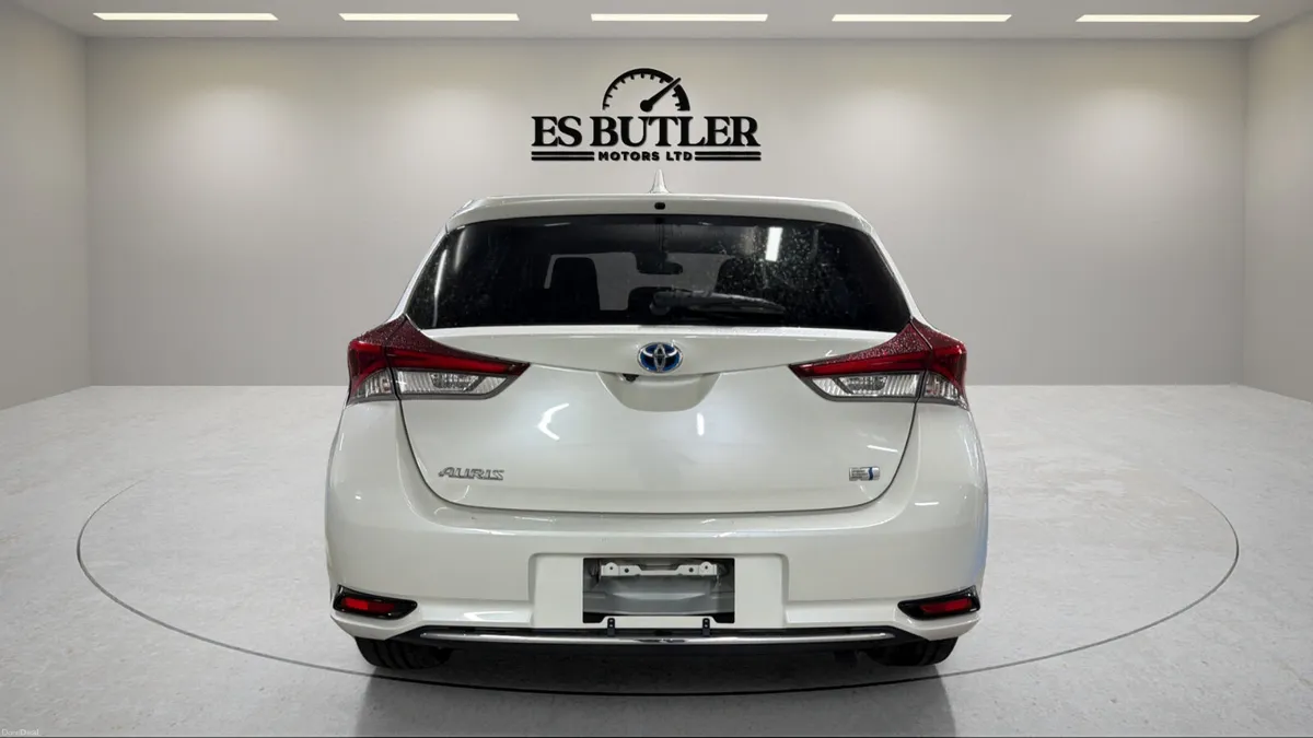 2016 Toyota Auris 1.8L AUTO HYBRID LUNA SPORT - Image 4