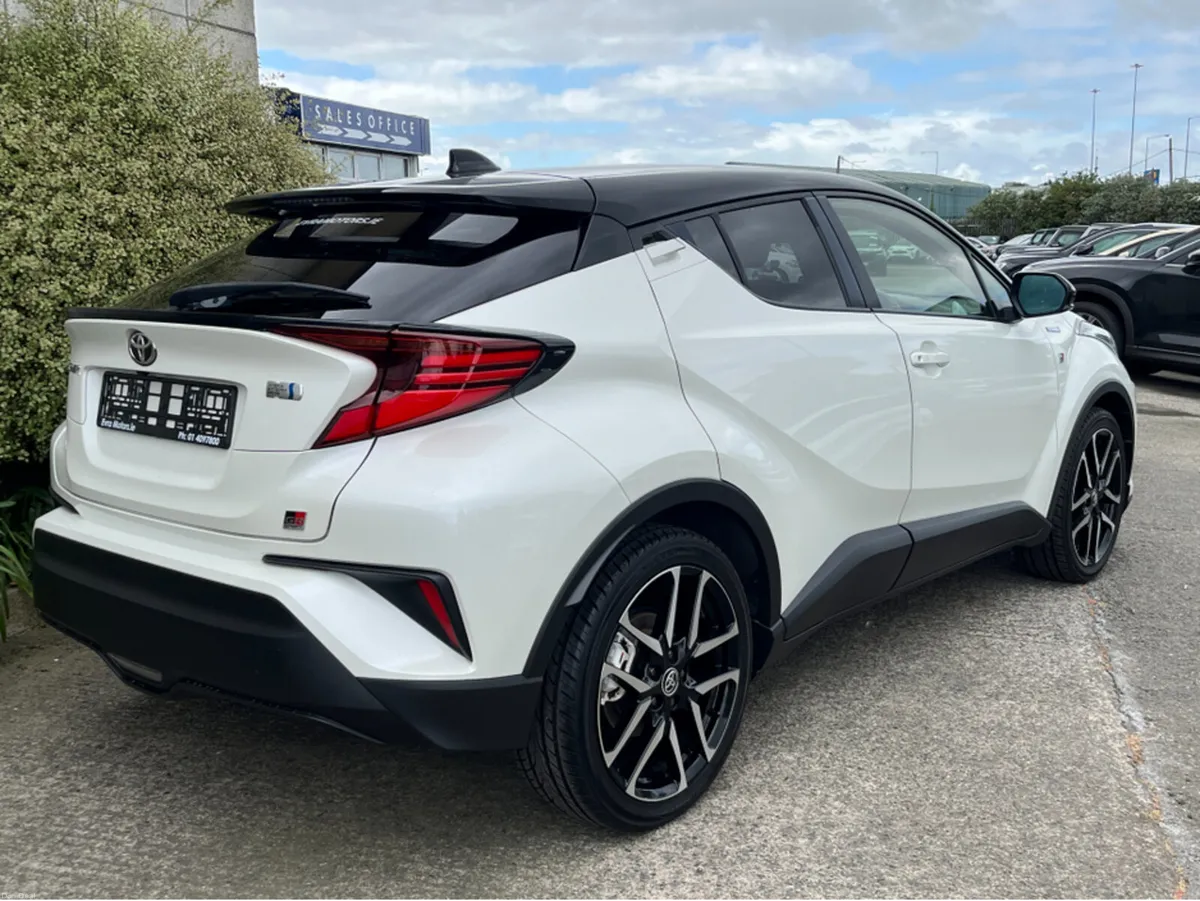 Toyota C-HR GR SPORT AUTOMATIC HYBRID 1.8 PETROL / - Image 4