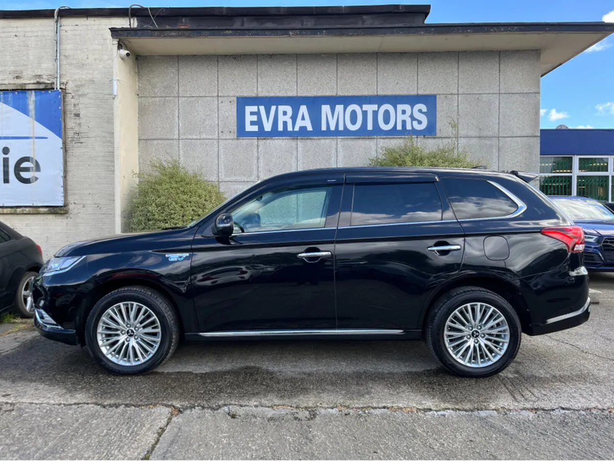 Mitsubishi Outlander PHEV G PLUS 2.4 PETROL HYBRID - Image 6
