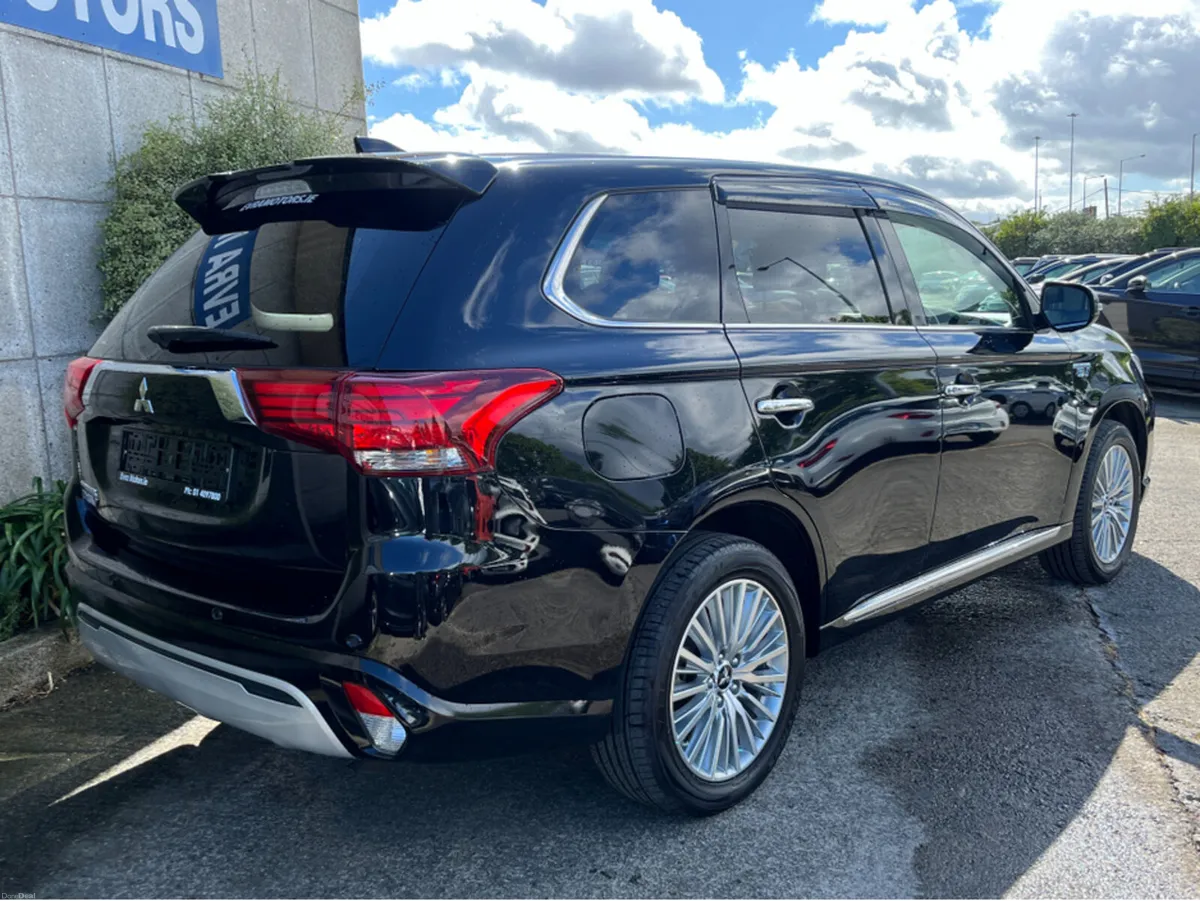 Mitsubishi Outlander PHEV G PLUS 2.4 PETROL HYBRID - Image 4