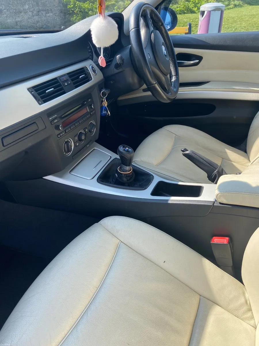 BMW 318 2009 M-Sport - Image 3