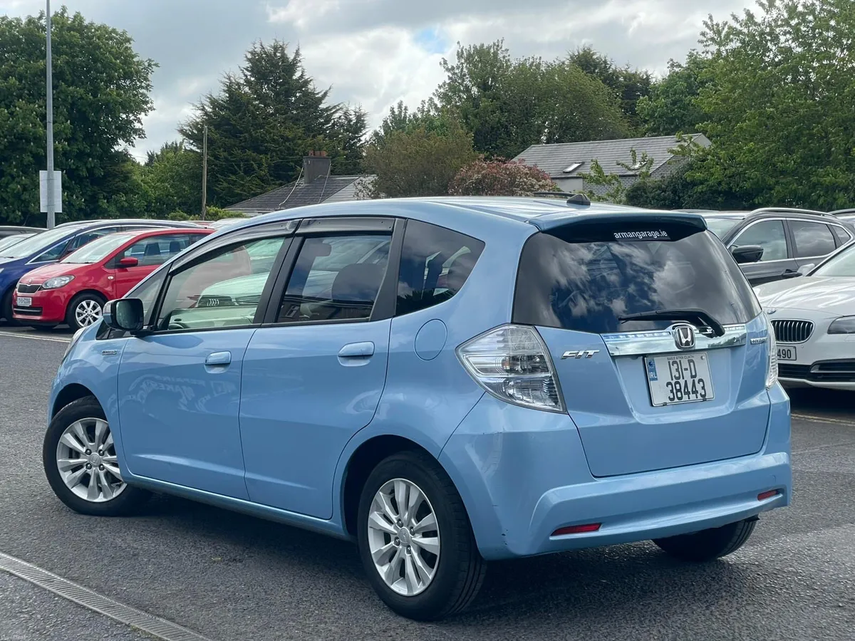 Honda Fit 2013 1.4 hybrid - Image 3