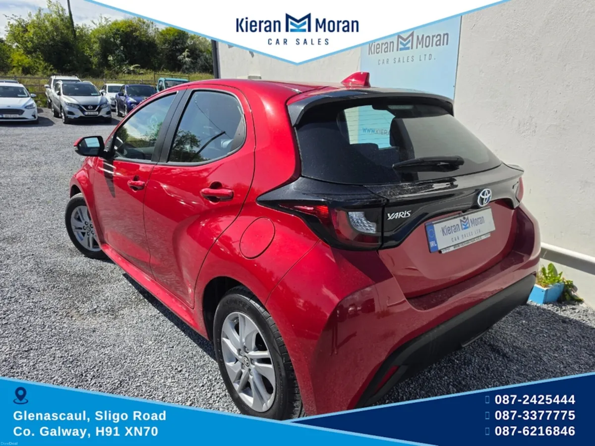 Toyota Yaris HYBRID LUNA AUTO 4DR - Image 4