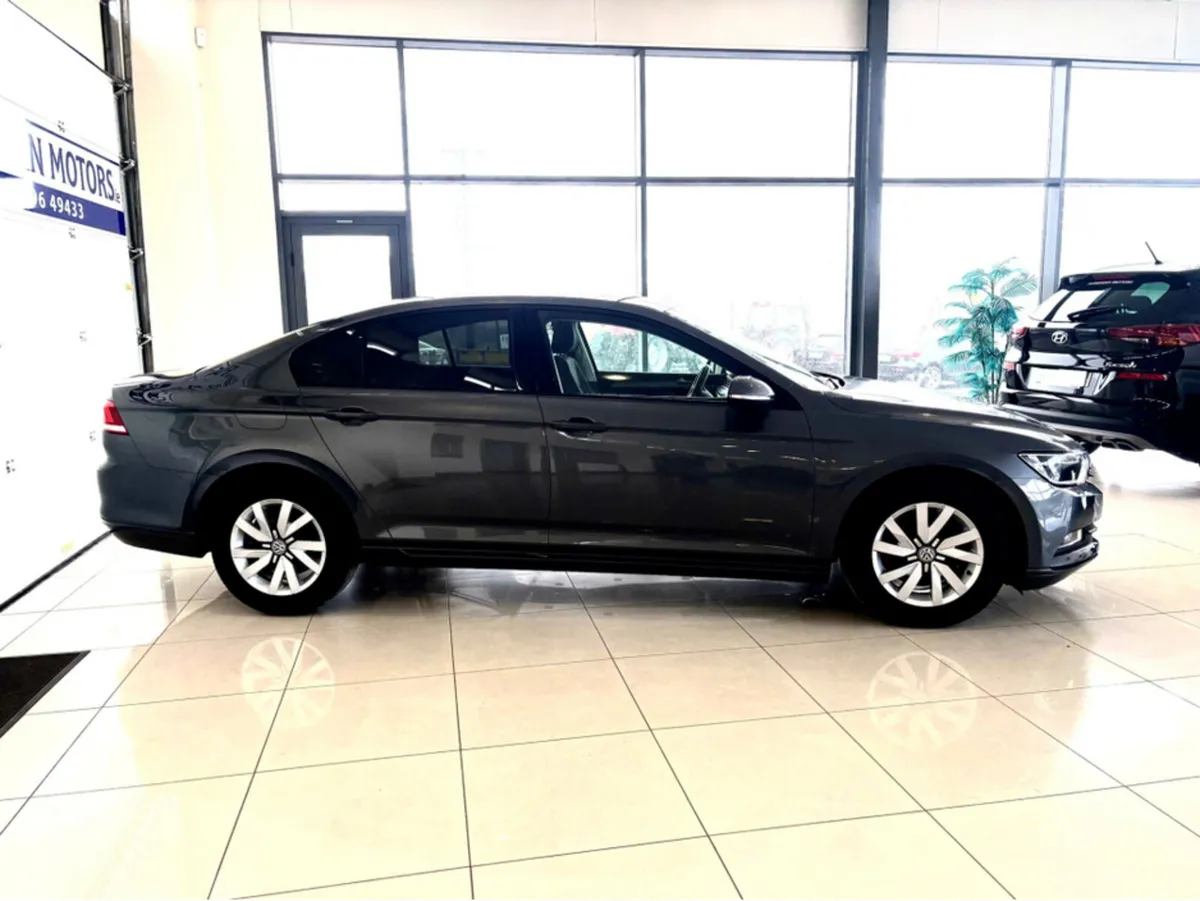 Volkswagen Passat TRENDLINE 1.6 TDI MANUAL 6SPEED - Image 6