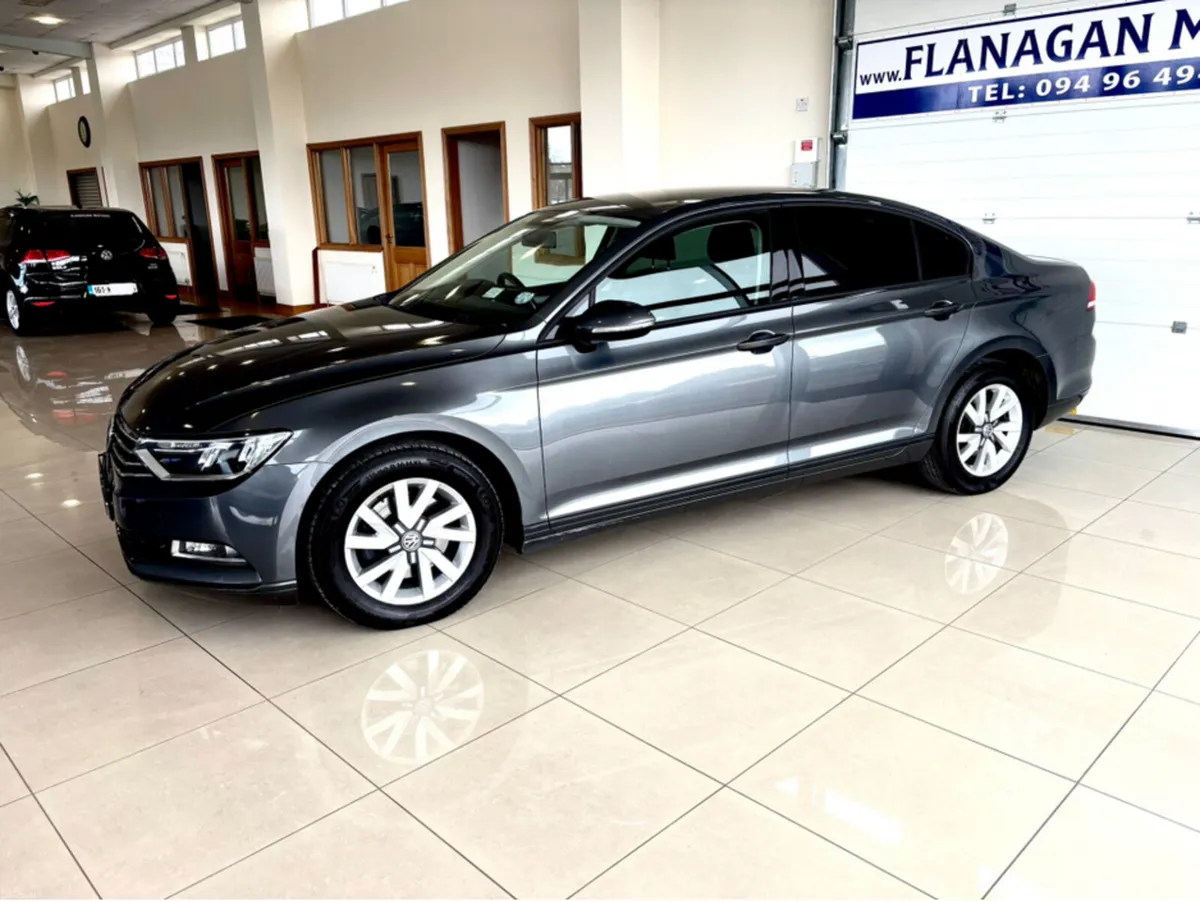 Volkswagen Passat TRENDLINE 1.6 TDI MANUAL 6SPEED - Image 3