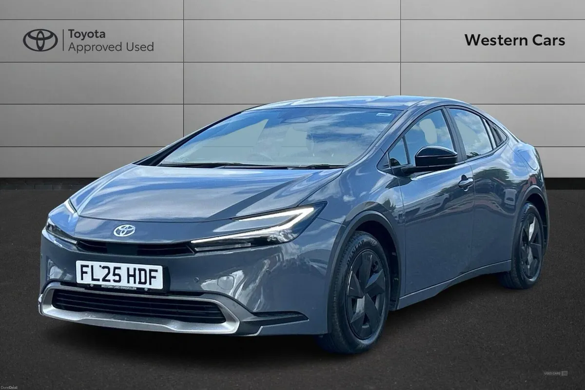 Toyota Prius 2.0 13.6kWh Design CVT Euro 6 (s/s) 5 - Image 3