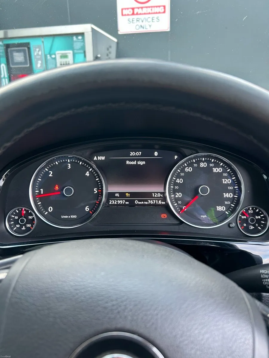 2015 vw Touareg rline v6 - Image 5