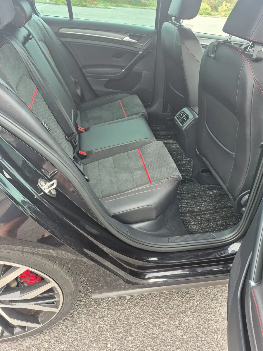 Volkswagen Golf  Gti 2019 - Image 2