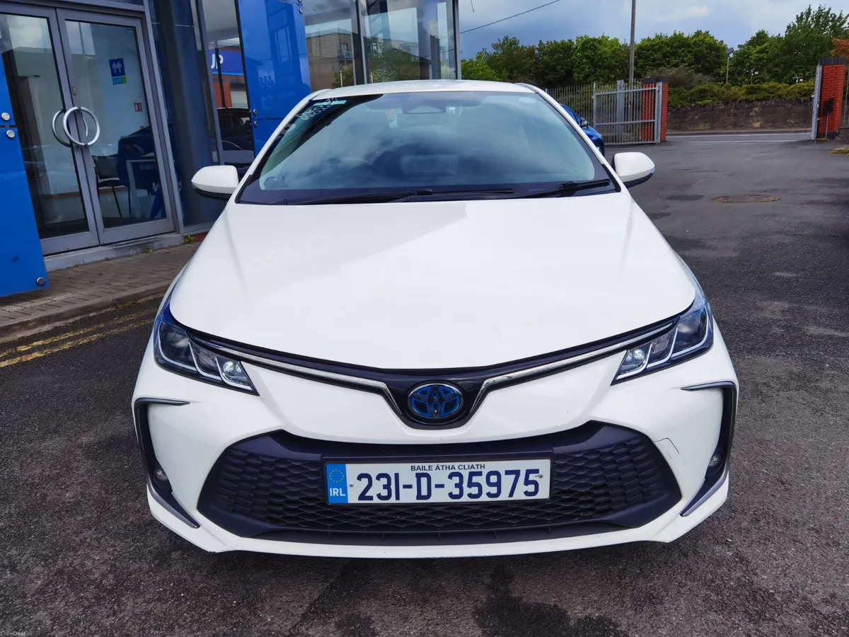 TOYOTA COROLLA 1.8 LUNA SALOON AUTO PETROL HYBRID - Image 2