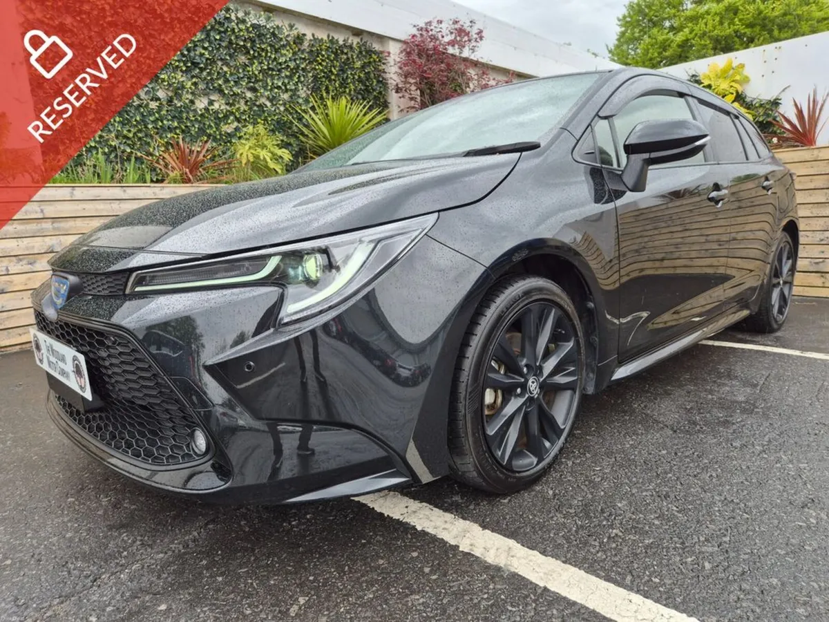 Toyota Corolla 1.8 HYBRID / TOP SPEC 50, 000, 000 - Image 1